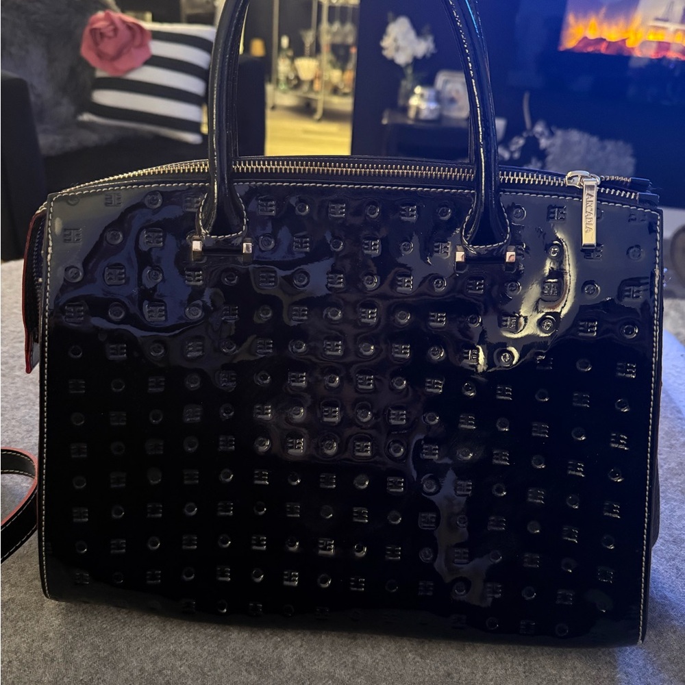 Arcadia Elegant Patent Leather Black Handbag. Stylish, simply stunning! - Picture 2 of 9
